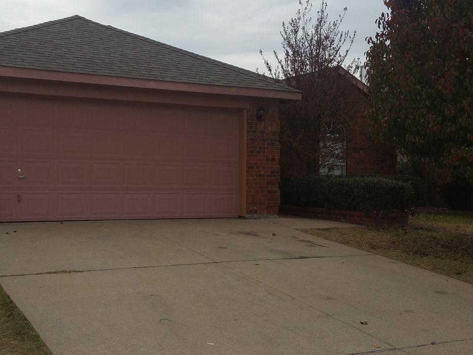 1st image of 633 Oak Hollow Trl