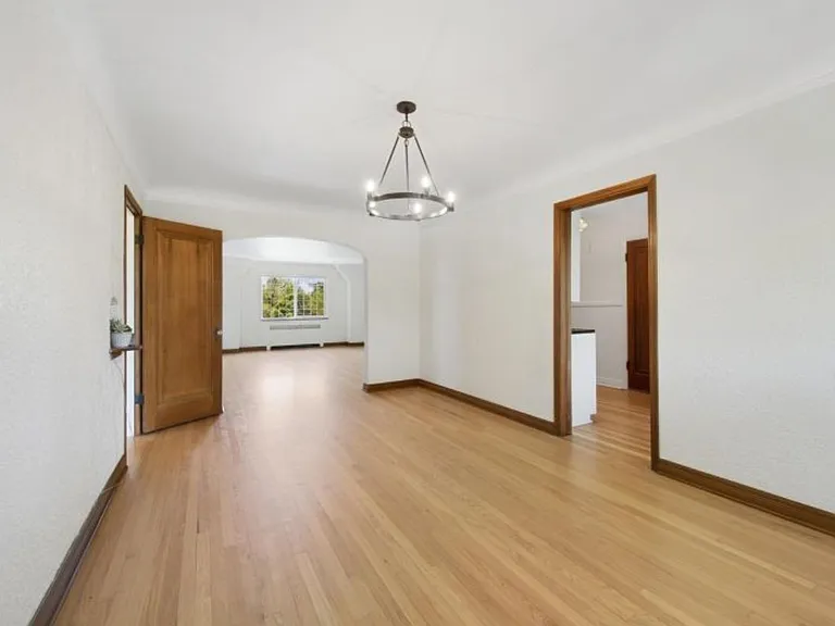 Dining Unit #8