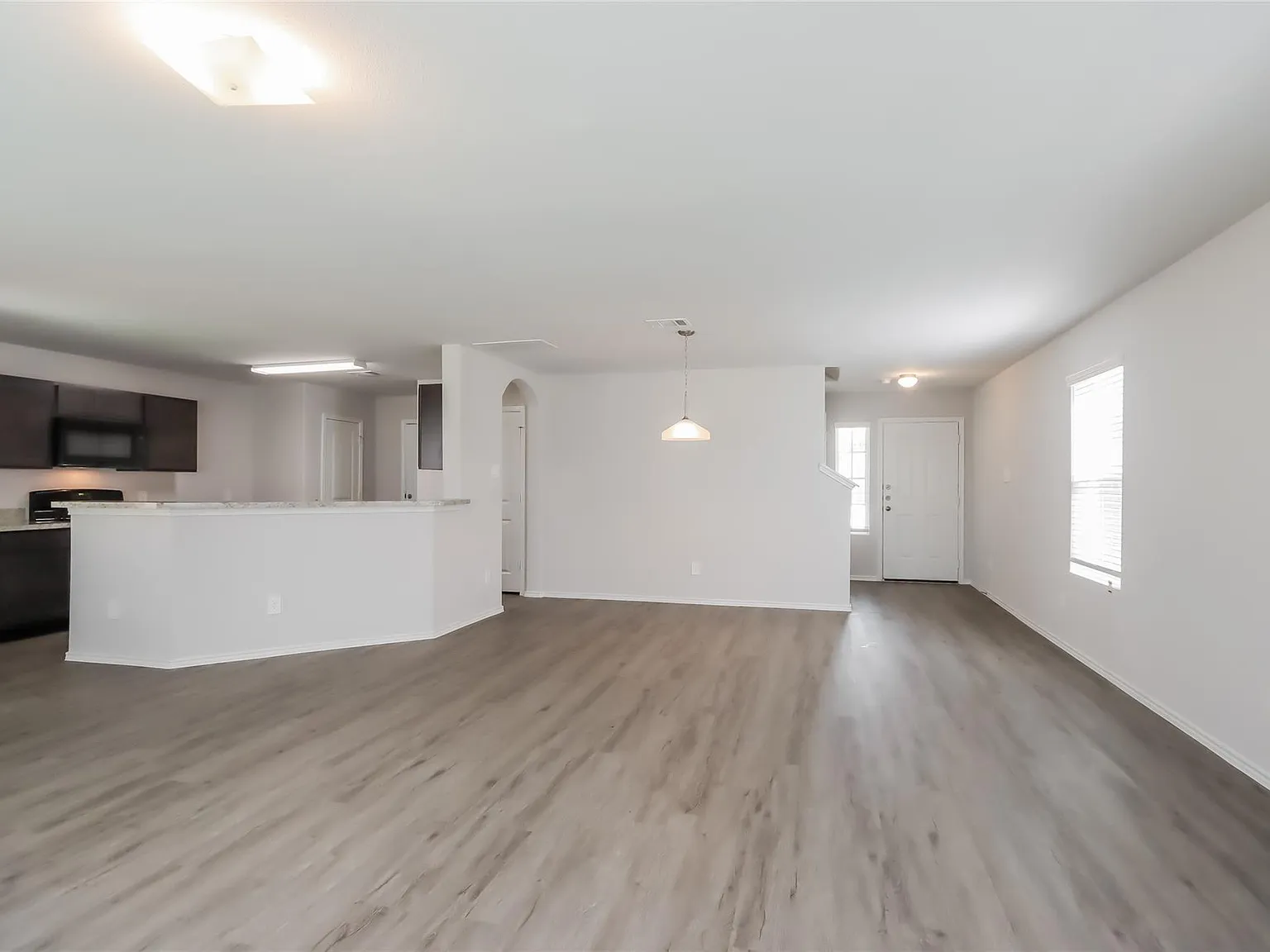 3 bed, 2.5 bath, 1777 sqft, $2,030 — Photo 3