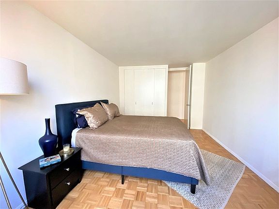 5th image of 350 W 50th St #9GN