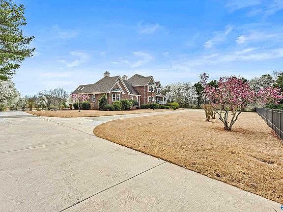 2nd image of 540 Mill Rd