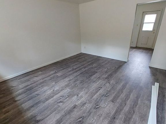 5th image of 102 S Maricopa St