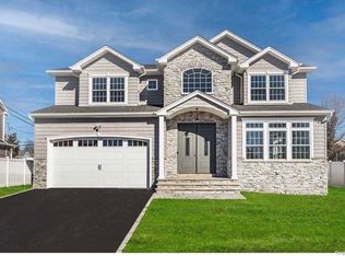 114 Kathleen Dr, Syosset, NY 11791
