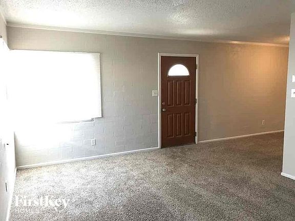 2nd image of 4816 Elmhurst Ln