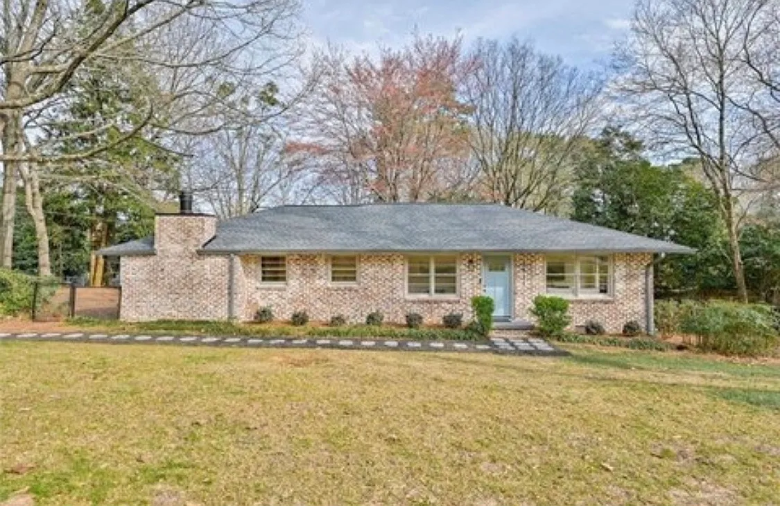 3811 Hillcrest Dr SE — Photo 1