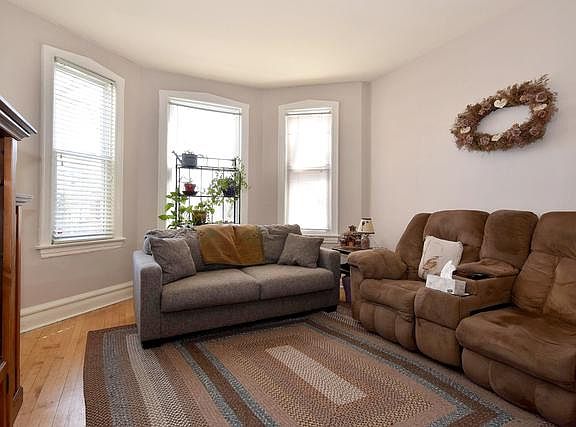 3rd image of 1412 Kenilworth Ave