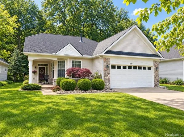 3510 Riverside Dr, Auburn Hills, MI 48326
