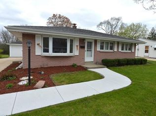 6313 Mansfield Dr, Greendale, WI 53129