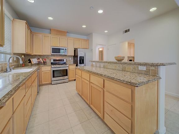 3rd image of 331 Summerwood Drive