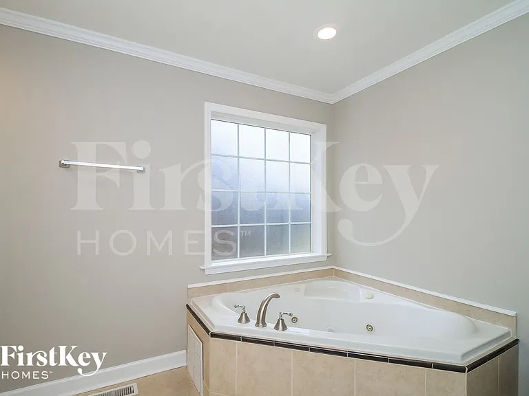 4025 Lofter Ct — Photo 10