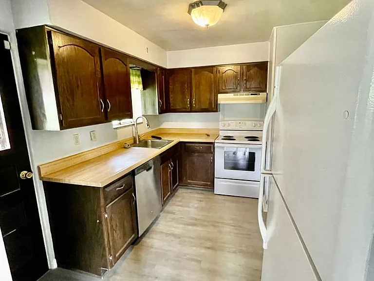 3582 S Park Rd — Photo 5