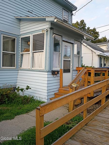 3rd image of 520 Elliott Street