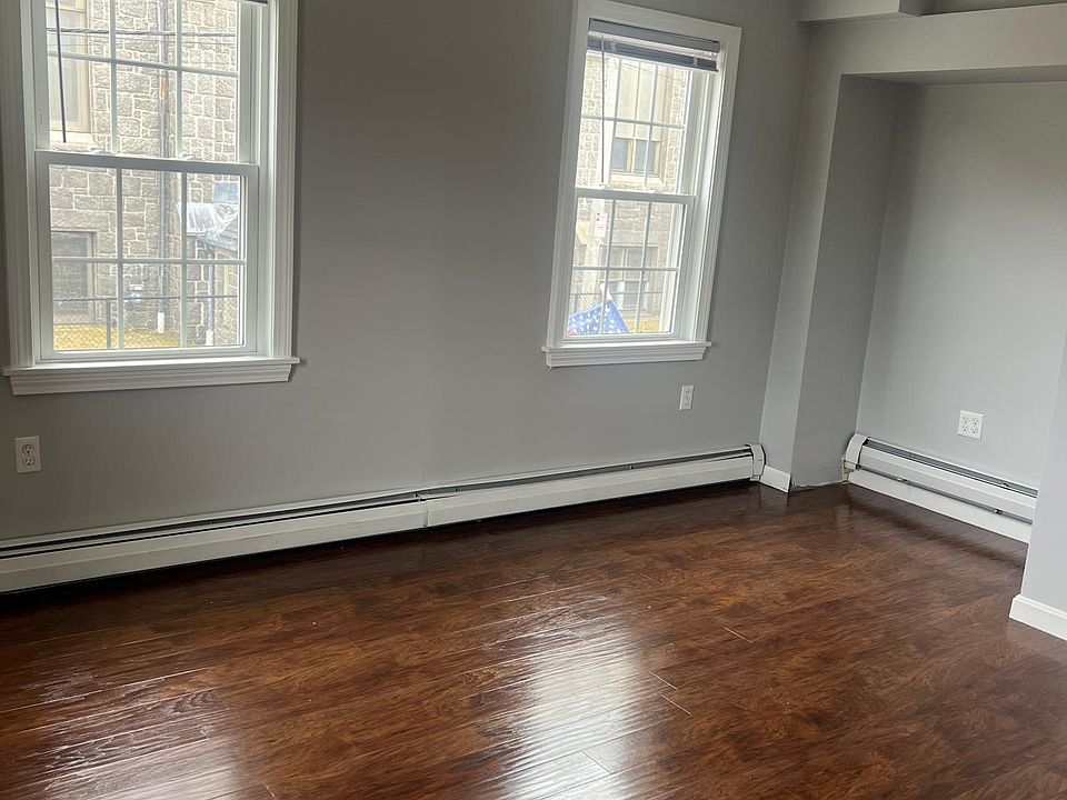 2nd image of 80 Pleasant St Unit 2