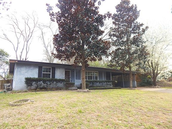 3rd image of 3001 Tanglewood Dr