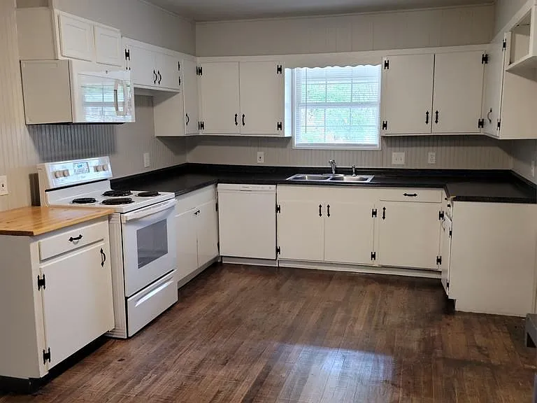 610 Rees St — Photo 4