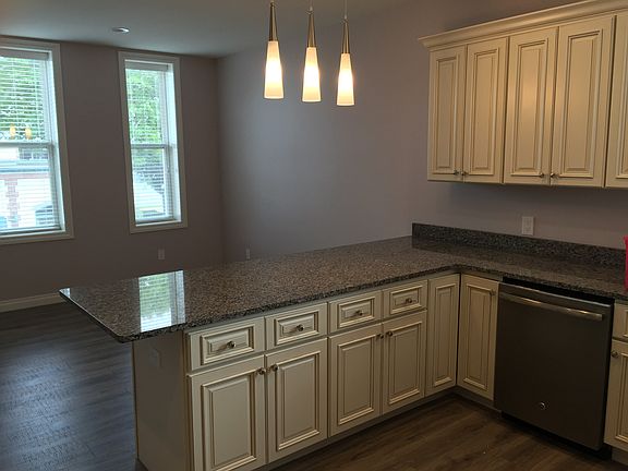4th image of 306 S Water St