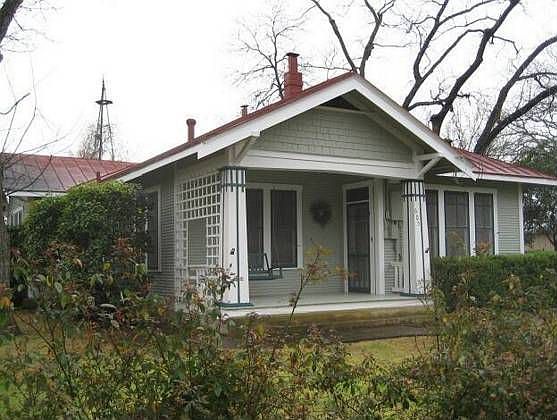 1st image of 605 E Creek St