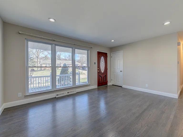 16 Fircrest Ln — Photo 7