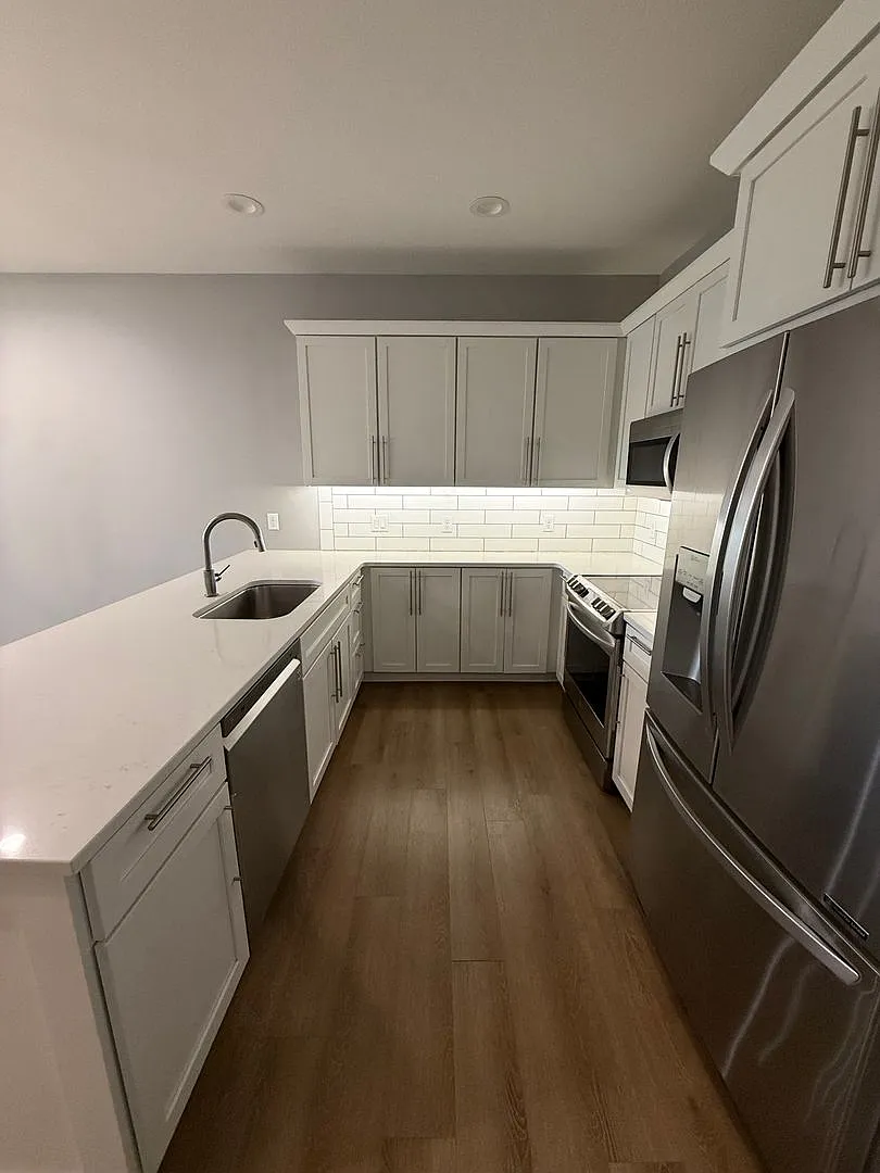 King's Grove Townhome Rentals — Photo 3