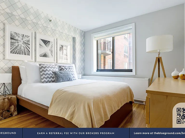 101 W 15th St #214 — Photo 8