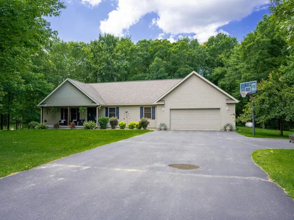N3575 Oak Hill Est N, Mauston, WI 53948
