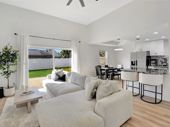 87 Cedar Ln, Boynton Beach, FL 33436