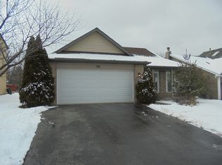 786 Thoreau Dr #3, Elgin, IL 60120