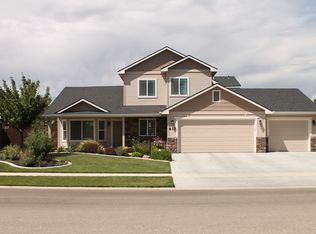 817 S Whitewater Dr, Nampa, ID 83686