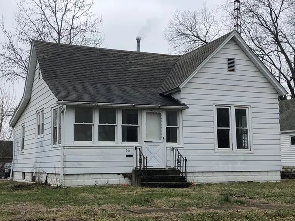 301 N 10th St, Herrin, IL 62948