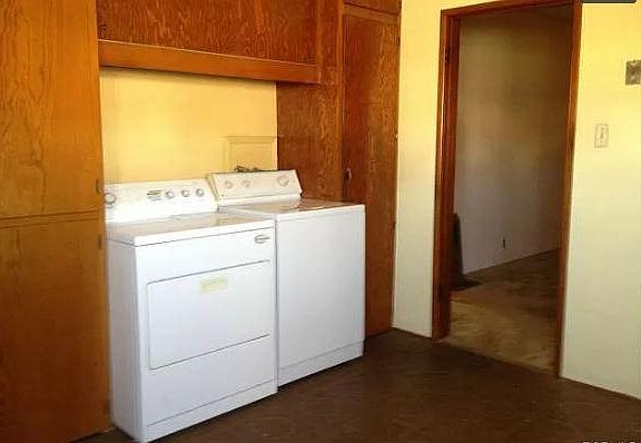 2nd image of 826 W 130th St
