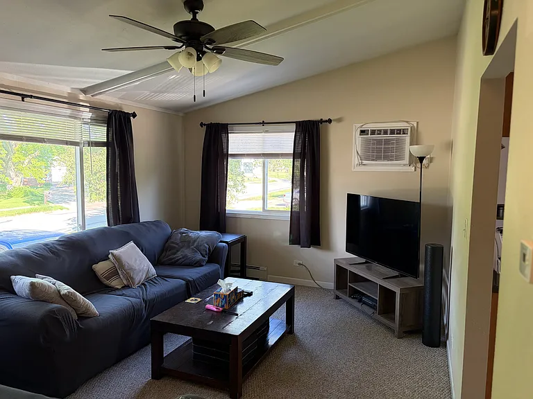 466 N Dubuque St — Photo 5