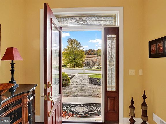 3rd image of 10 Azalea Dr