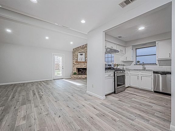 4th image of 4907 Fox Hollow Blvd