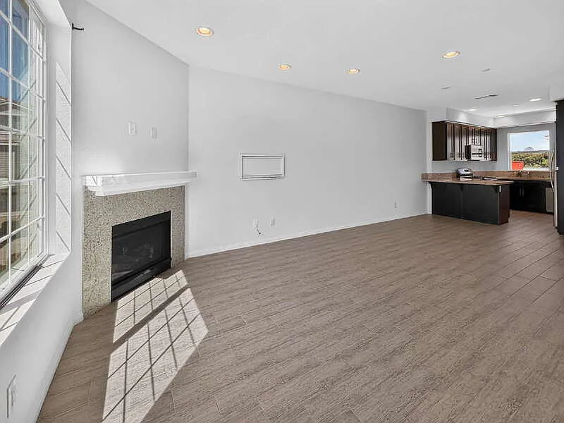 4 bed, 4.0 bath, 1535 sqft, $3,995 — Photo 4