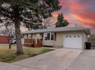 1702 S 17th St, Grand Forks, ND 58201
