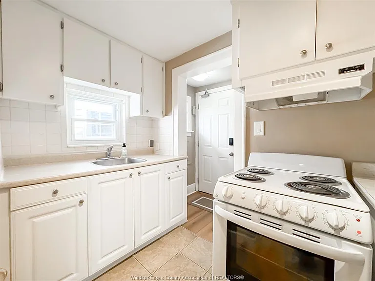 1351 Marentette Ave #UPPER — Photo 6