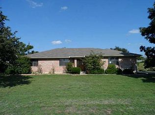 800 N 4th St, Jarrell, TX 76537