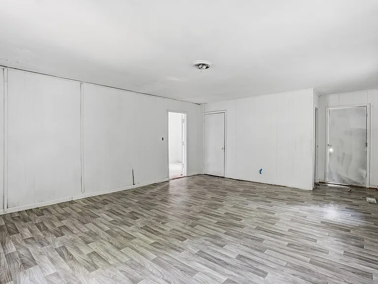 7827 Rugby Ave — Photo 12