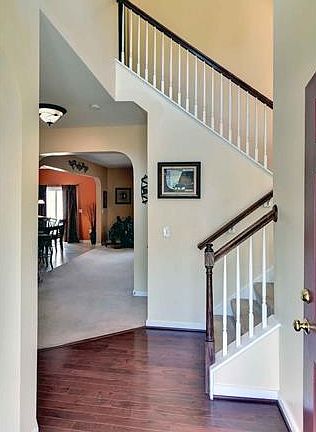 4th image of 510 Queensbury Ln