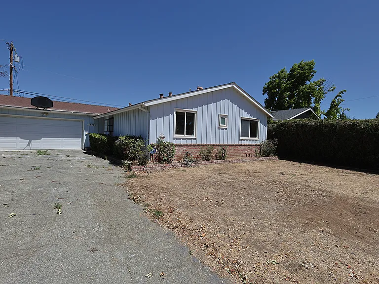 1672 Nightingale Ave — Photo 17