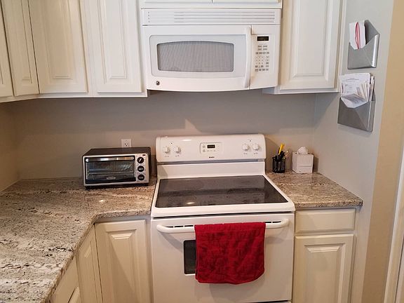 4th image of 2871 S Berkshire Cir