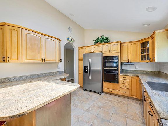 4th image of 25 Laurel Place