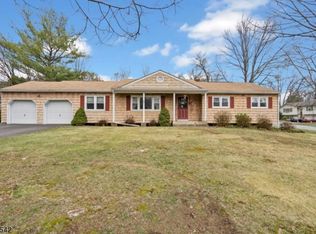 61 Stonehenge Dr, Phillipsburg, NJ 08865
