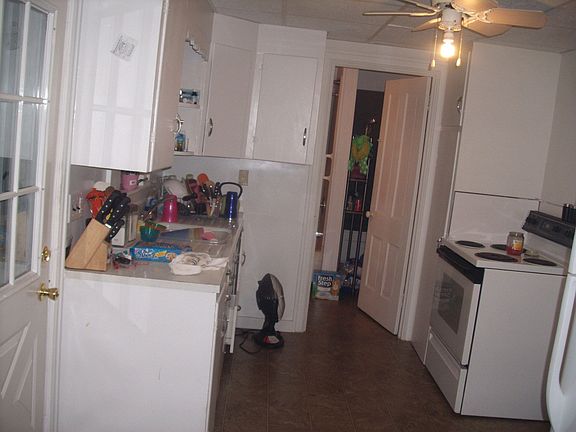 kitchen (looking at bath)