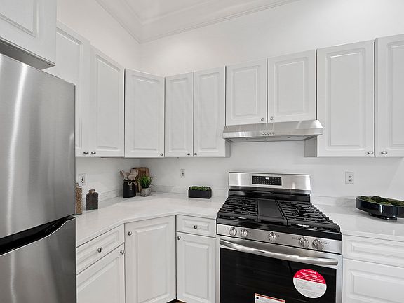 5th image of 17 High St APT 2