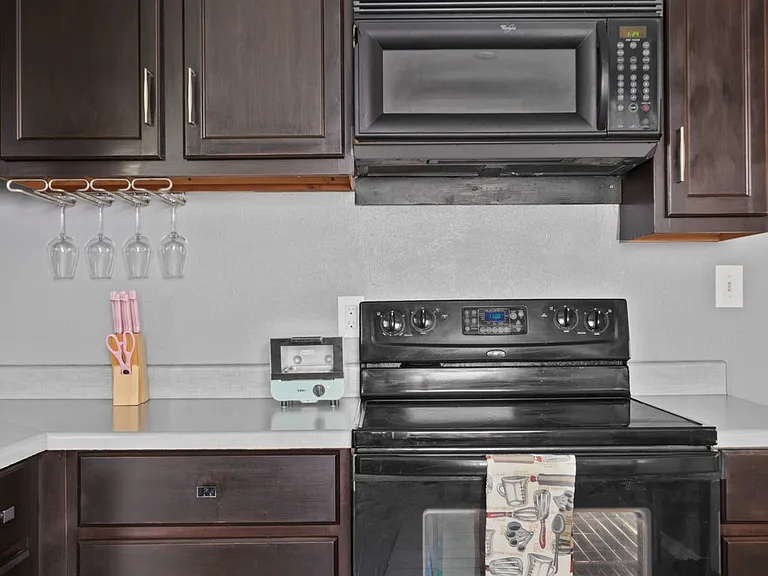 16 Delmar St #A — Photo 9