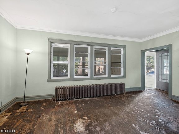 5th image of 12759 Clinton St