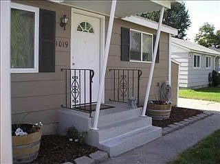 1st image of 1019 Winslow Ave
