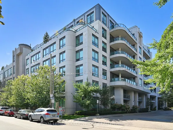377 Madison Ave #224, Toronto, ON M4V 3E1