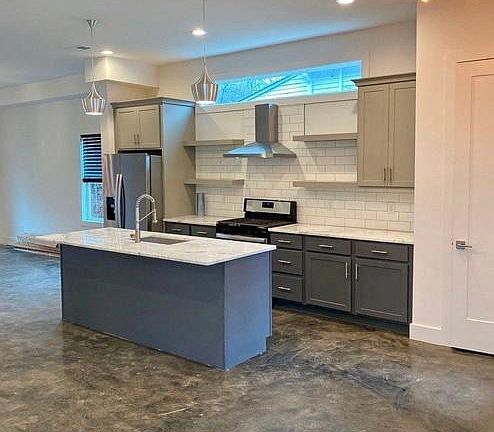5th image of 2123 Sadler Ave #B